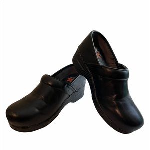 Dansko XP Slip Resistant Clogs Black Size 37